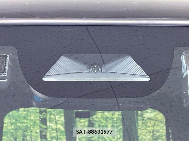Honda N BOX CUSTOM 2023-11 7618569-3