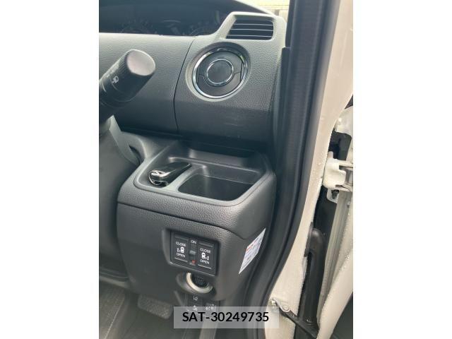 Honda N BOX CUSTOM 2023-01 7618587-19