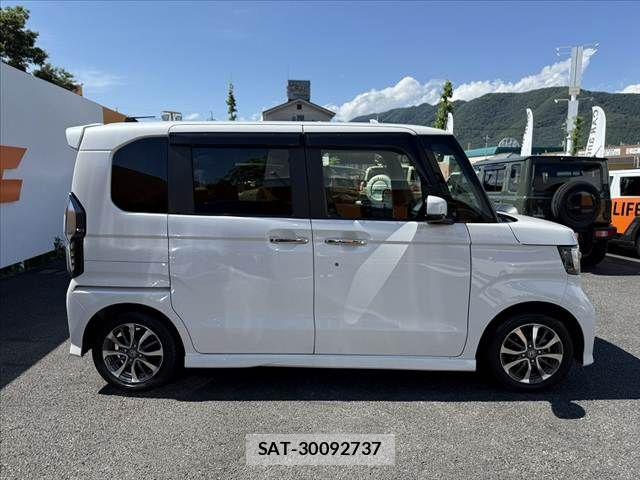 Honda N BOX CUSTOM 2022-02 7618625-11