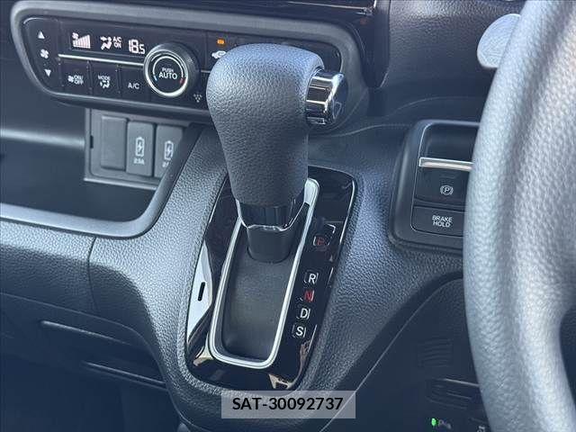 Honda N BOX CUSTOM 2022-02 7618625-25