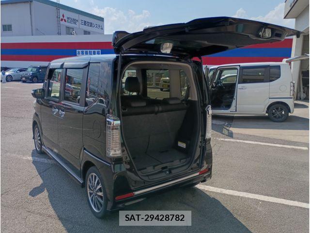 Honda N BOX CUSTOM 2017-05 7618659-17