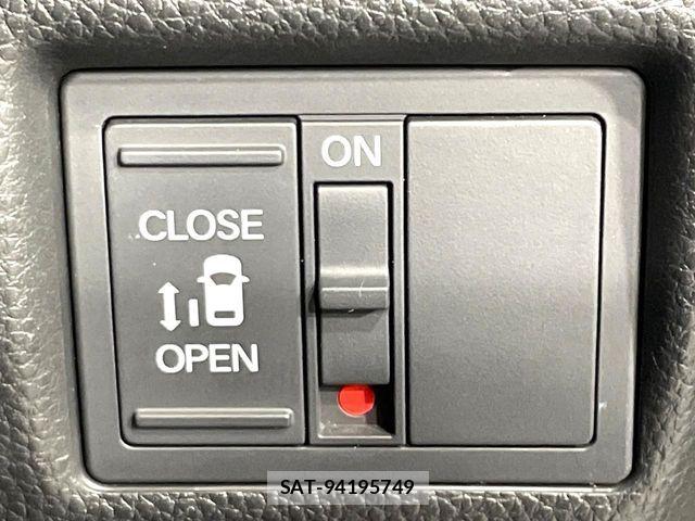 Honda N BOX CUSTOM 2018-03 7787551-4