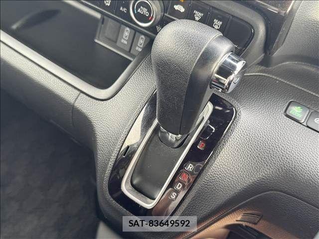 Honda N BOX CUSTOM 2018-04 7787549-16