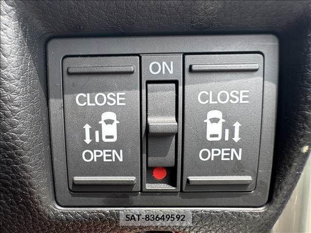 Honda N BOX CUSTOM 2018-04 7787549-22
