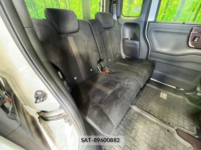 Honda N BOX CUSTOM 2018-01 7962907-8