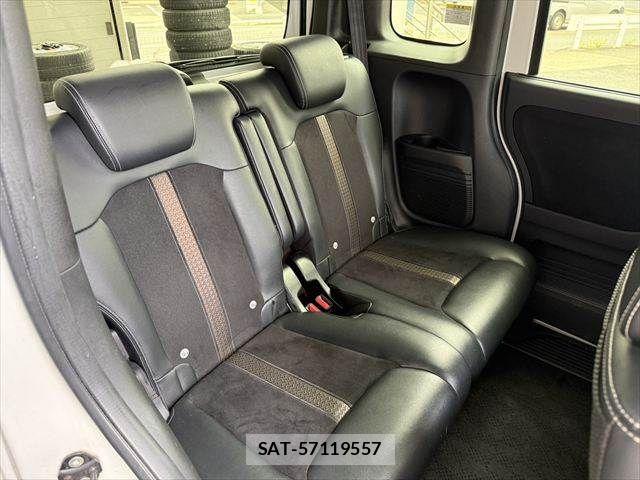 Honda N BOX CUSTOM 2018-09 7962926-7