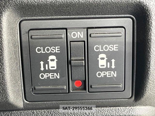 Honda N BOX CUSTOM 2024-04 7962858-3