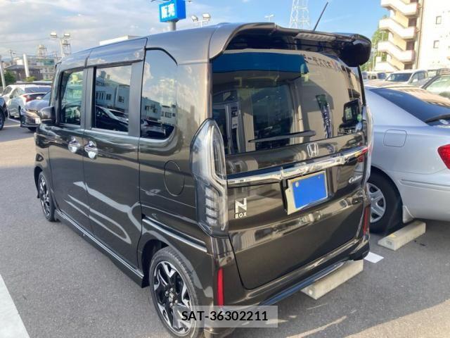 Honda N BOX CUSTOM 2017-08 8037196-2