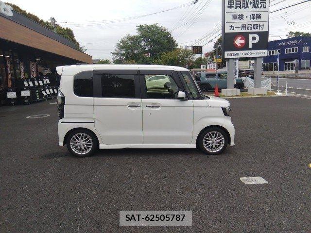 Honda N BOX CUSTOM 2022-01 8037152-16
