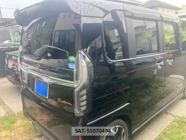 Honda N BOX CUSTOM 2018-02 8037185-10