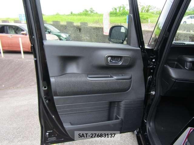 Honda N BOX CUSTOM 2025-10 8074846-19