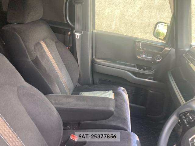 Honda N BOX CUSTOM 2018-02 8100797-12
