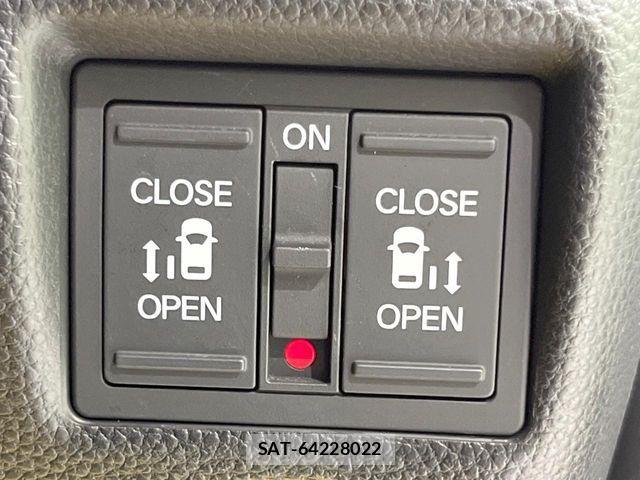 Honda N BOX CUSTOM 2018-01 8100764-3