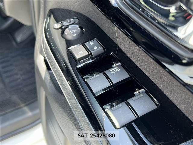 Honda N BOX CUSTOM 2022-02 8131550-23