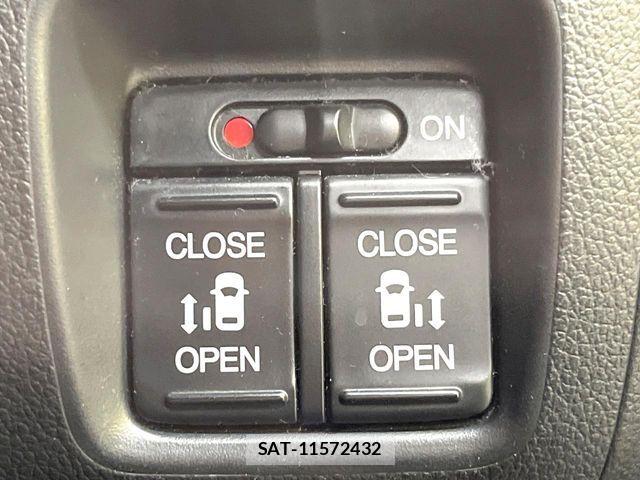 Honda N BOX CUSTOM 2013-02 8131562-5