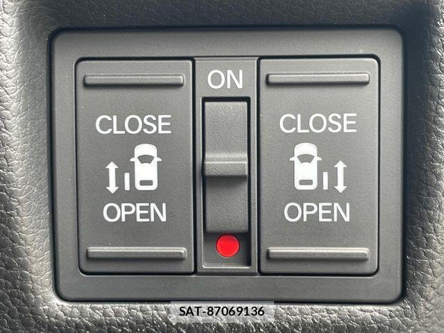 Honda N BOX CUSTOM 2022-03 8158889-3