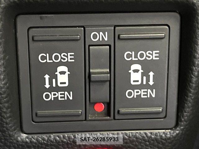 Honda N BOX CUSTOM 2018-03 8209095-4