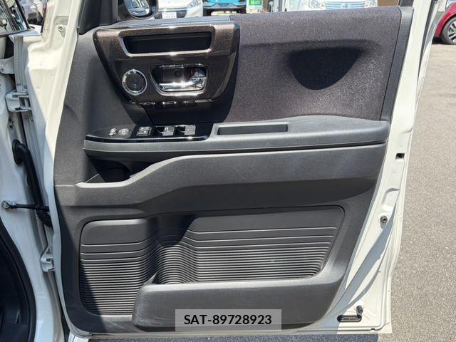 Honda N BOX CUSTOM 2020-06 8209082-17