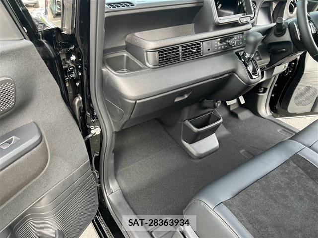 Honda N BOX CUSTOM 2026-04 8209015-11