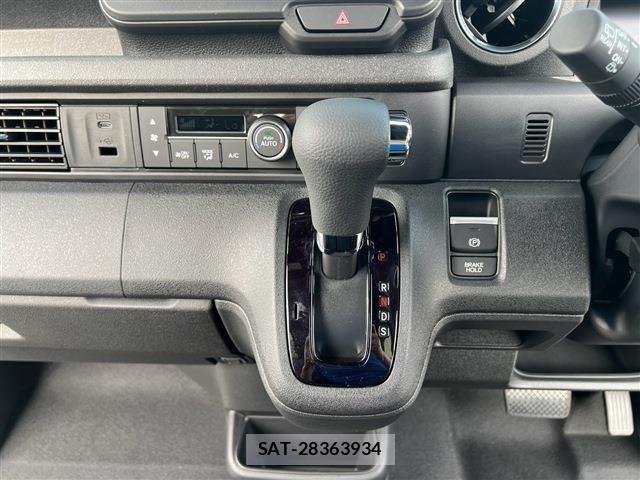 Honda N BOX CUSTOM 2026-04 8209015-14
