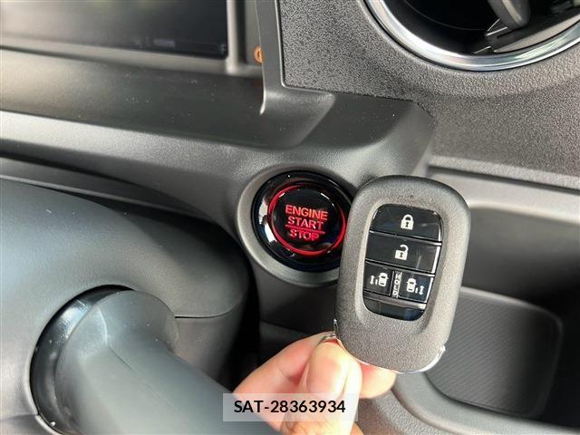 Honda N BOX CUSTOM 2026-04 8209015-16