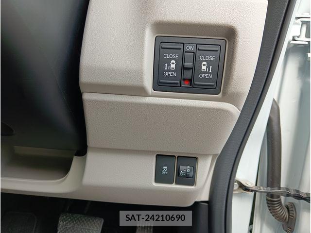 Honda N BOX CUSTOM 2024-07 8209053-11
