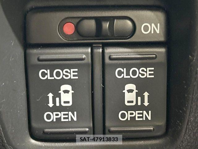Honda N BOX CUSTOM 2016-03 8209097-4