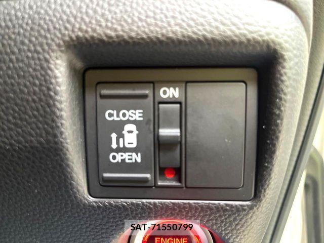 Honda N BOX CUSTOM 2018-05 8209054-2