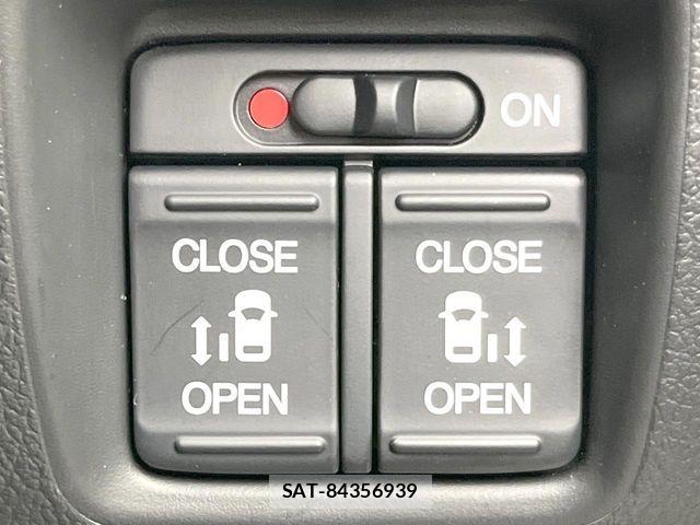 Honda N BOX CUSTOM 2017-09 8209106-4