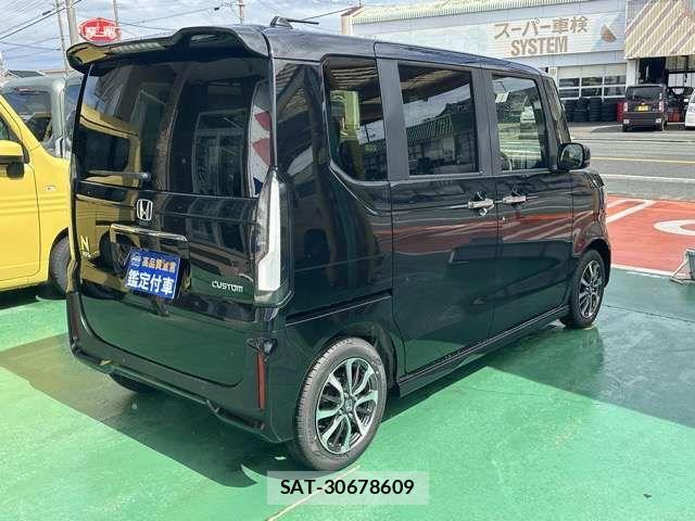 Honda N BOX CUSTOM 2026-03 8209037-12