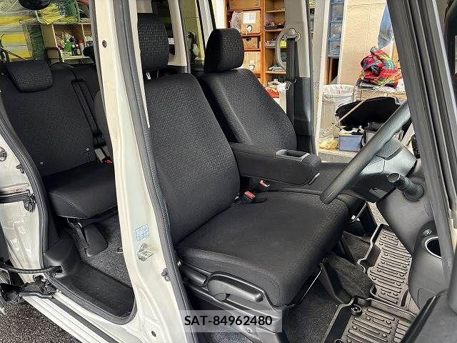 Honda N BOX CUSTOM 2016-05 8209098-28