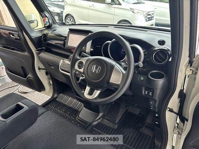 Honda N BOX CUSTOM 2016-05 8209098-29
