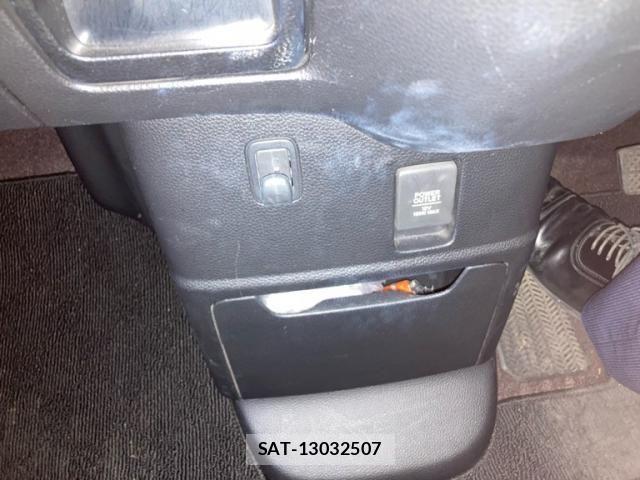 Honda N BOX CUSTOM 2018-07 8209117-19