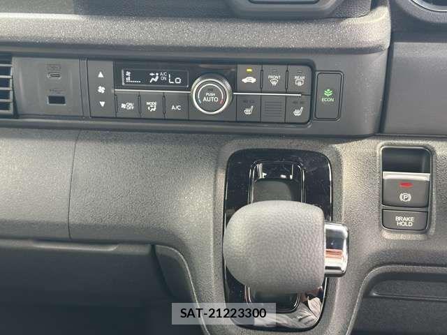Honda N BOX CUSTOM 2026-05 8209028-18
