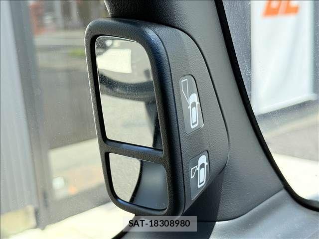 Honda N BOX CUSTOM 2018-04 8246127-29