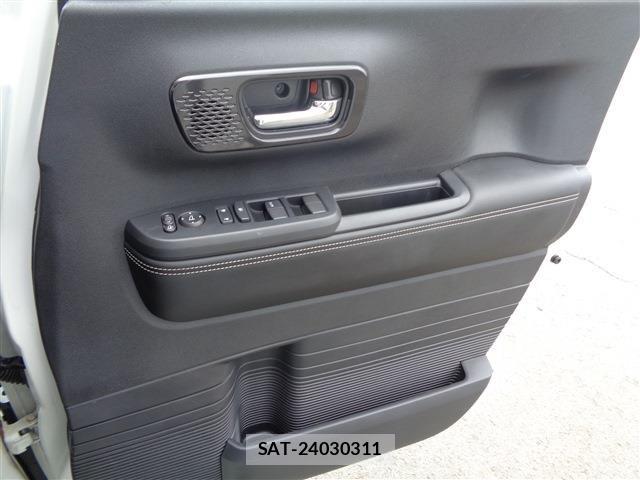 Honda N BOX CUSTOM 2024-10 8246113-28