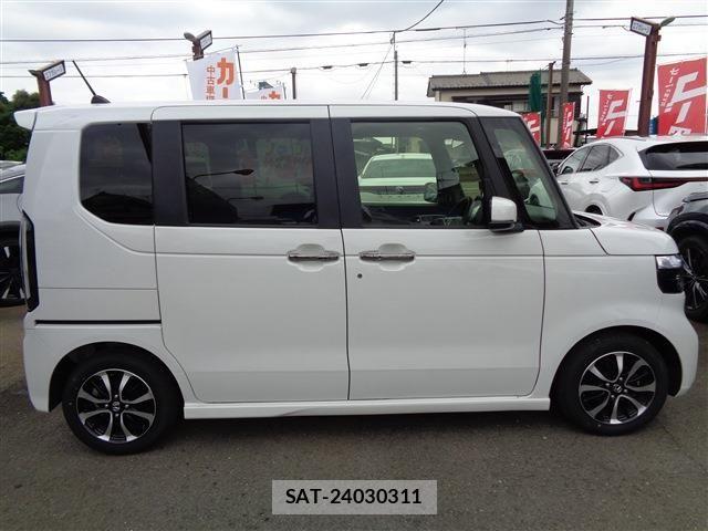 Honda N BOX CUSTOM 2024-10 8246113-3