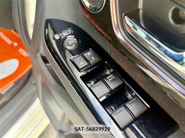 Honda N BOX CUSTOM 2019-08 8246094-19