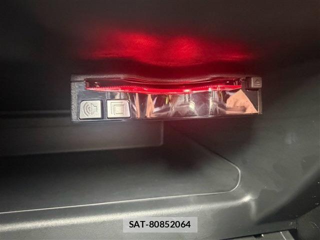 Honda N BOX CUSTOM 2022-02 8315826-11