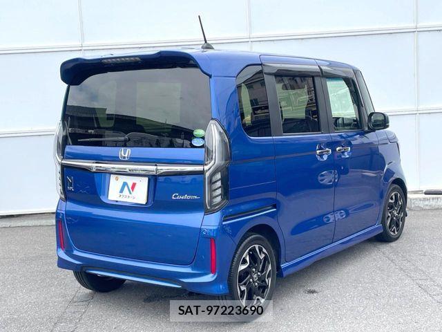 Honda N BOX CUSTOM 2018-02 8337071-16