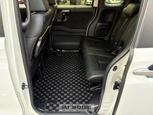 Honda N BOX CUSTOM 2023-08 8337023-17