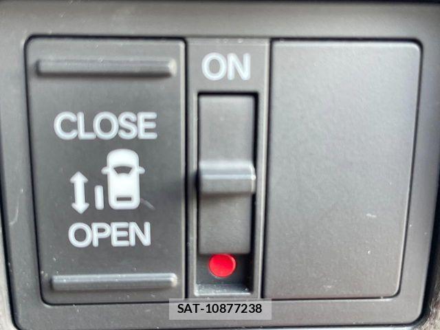 Honda N BOX CUSTOM 2018-03 8337081-5