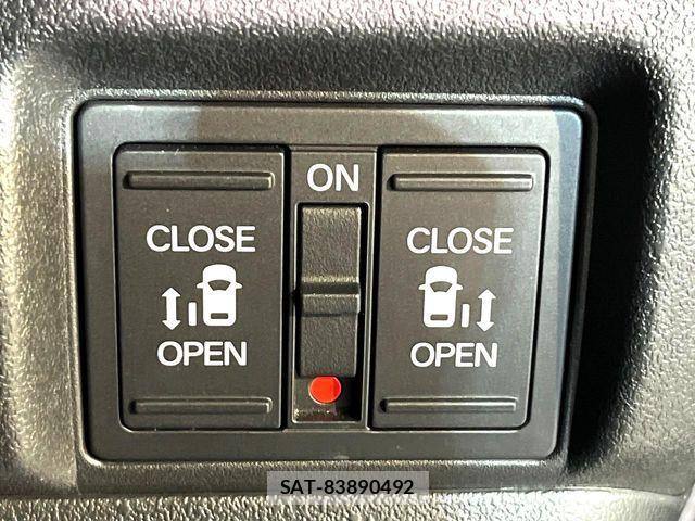 Honda N BOX CUSTOM 2024-05 8337021-6