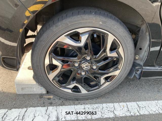 Honda N BOX CUSTOM 2017-12 8337094-21