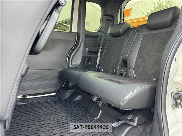 Honda N BOX CUSTOM 2024-04 8367516-17