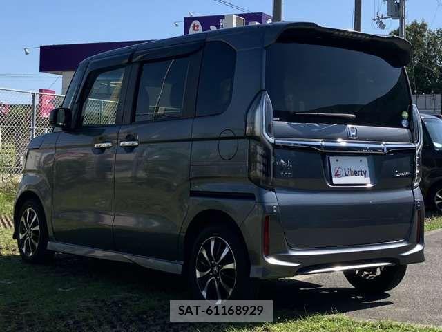 Honda N BOX CUSTOM 2019-05 8367609-11