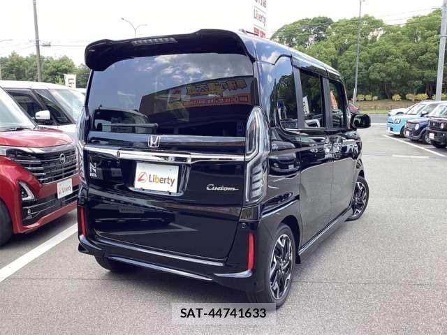Honda N BOX CUSTOM 2018-04 8367585-12