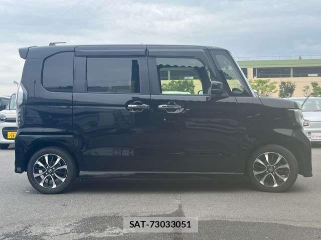Honda N BOX CUSTOM 2018-05 8367596-10