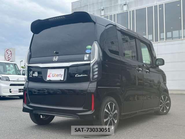 Honda N BOX CUSTOM 2018-05 8367596-11