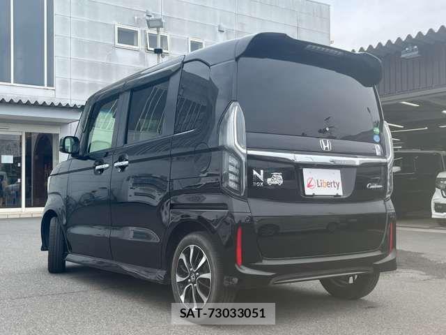 Honda N BOX CUSTOM 2018-05 8367596-13